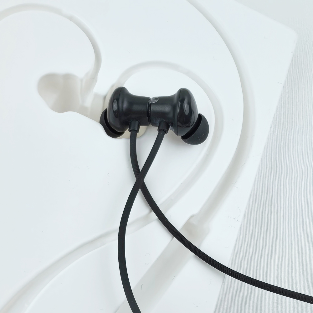 Realme Buds Wireless 5 Lite：Bl - Magnetic Neckband Sports Earphones のレビューと価格